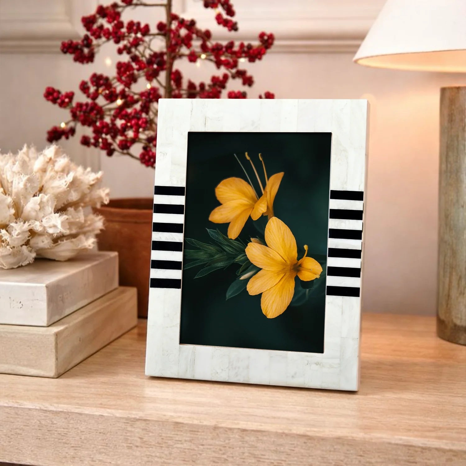 Contour Lado Modern Black & White Resin Inlay Picture Frames