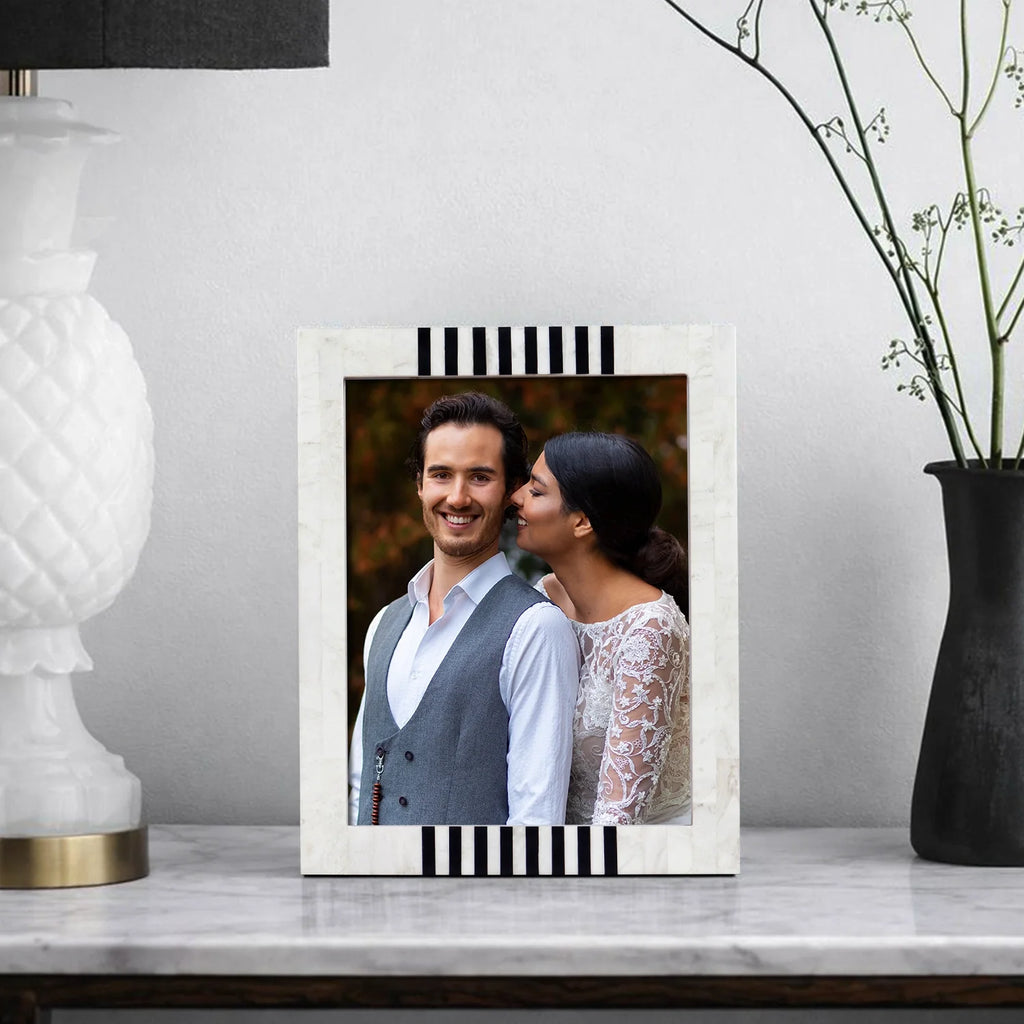 Contour Lado Modern Black & White Resin Inlay Picture Frames