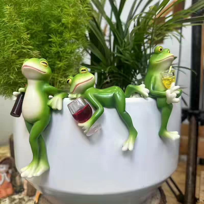 Cute Resin Frog Figurine for Home Decor – Funny Desk & Shelf Decoration, Adorable Frog Statue for Office, Apartment, Bedroom Aesthetic, Cozy Room Styling, Unique Gift Idea for Frog Lovers and Home Decor Fans